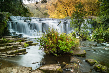 Fototapeta na wymiar Monsal Weir waterfall