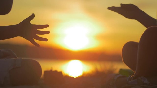 Hand-clapping game 
