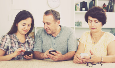 Fototapeta premium Relatives using mobile phones