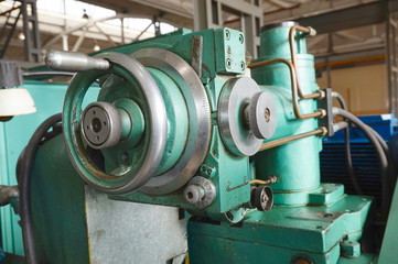 Obraz premium Scale feed on the machine for metal processing. Lathe, grinding and milling machine.