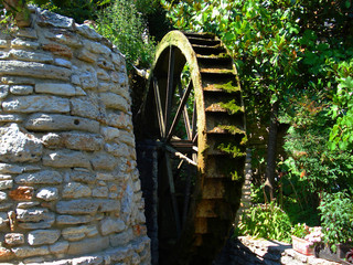 Water mill © photolia67