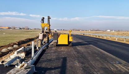 Mounting the roadside guardrail