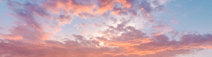 Foto auf Acrylglas Antireflex Brennender orange, rosa und blauer sehr schöner Sonnenunterganghimmel. Dramatische Wolken nach Regen © LALSSTOCK