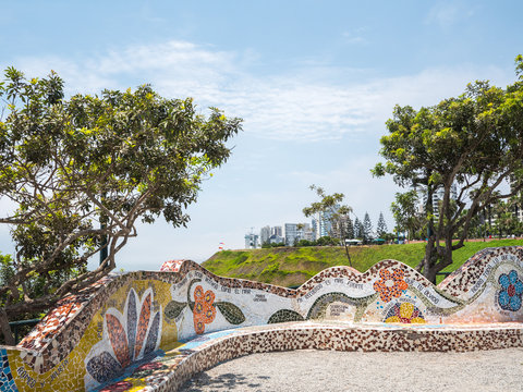 View of the Parque Sunset benches