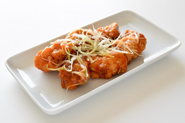 鶏の唐揚げ　チリソースがけ