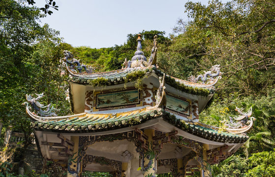classic oriental style of pagoda roof with tile decorations, paintings, dragons and phoenixs adorning the roof 