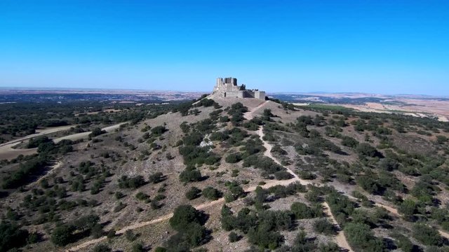 Puebla de Almenara,  Cuenca, Comunidad Autónoma de Castilla La Mancha (España) Video aereo con Dron en castillo