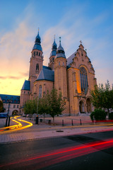 Fototapeta na wymiar St. Joseph Kirche in Speyer zur Dämmerung