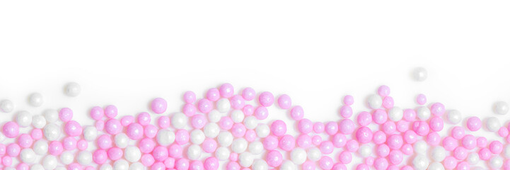 Panorama, süße Zuckerperlen in Rosa und Weiß zum Dekorieren, Textfreiraum