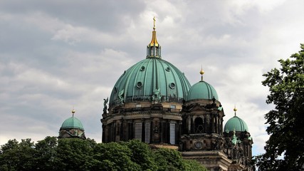Fototapeta premium Berlin Dome In Summer with Cloudy Sky 