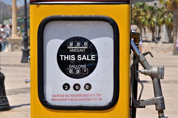 Surtidor antiguo de gasolina