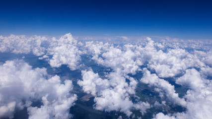 Nuages pommel&eacute;s