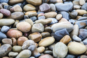 Natursteine am Kieselstrand