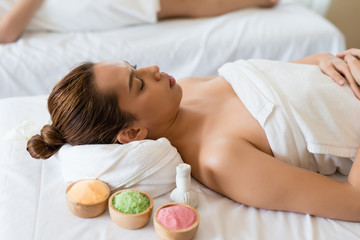 Obraz na płótnie Canvas Beautiful Asian girl relaxing in the spa massage in salon