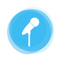 Weißes Mikrofon auf hellblauem Button