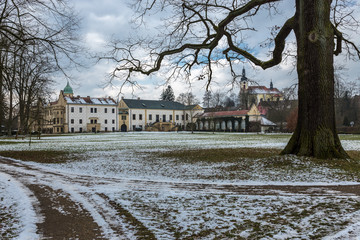 Historyczny pałac w Castolovice, Republika Czech - obrazy, fototapety, plakaty