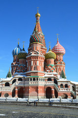 Храм Василия Блаженного в Москве ранней весной