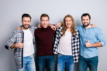 Obraz premium Ethnicity diversity proud respect virility fashion entertainment rest relax recreation concept. Friendly cheerful excited pals, checkered outfit, gesturing thump-up symbol isolated on gray background