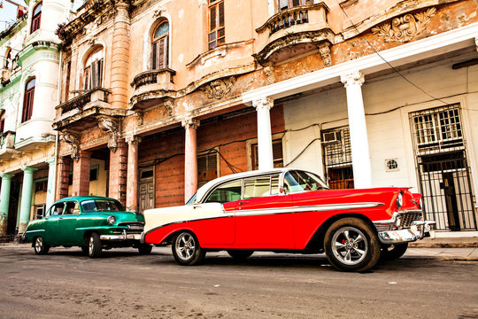Cuba, Havana: American classic cars parked on the street