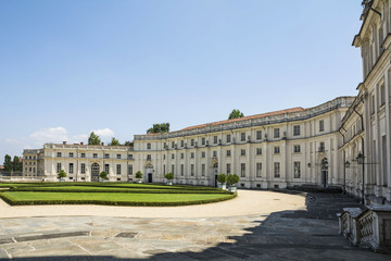 Obraz premium Pałac Stupinigi, rezydencja myśliwska, główna atrakcja Turynu we Włoszech