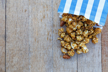 Popcorn caramel mix macadamia and almond taste