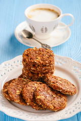 Healthy no baked grain cookies with goji berries.