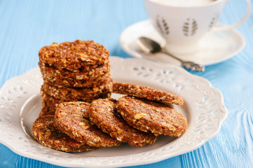Healthy no baked grain cookies with goji berries.
