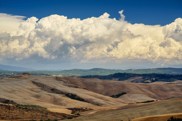 Tuscany: the road from Asciano to Siena