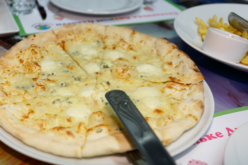 Pizza Margherita, mozzarella on cafe