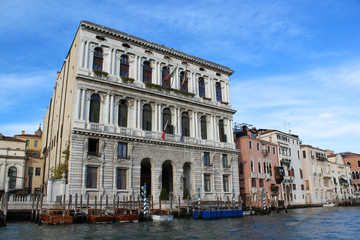 Fototapeta na wymiar Venetian house architecture on the water