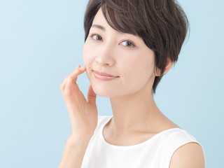 Fototapeta premium 女性・ブルーバック