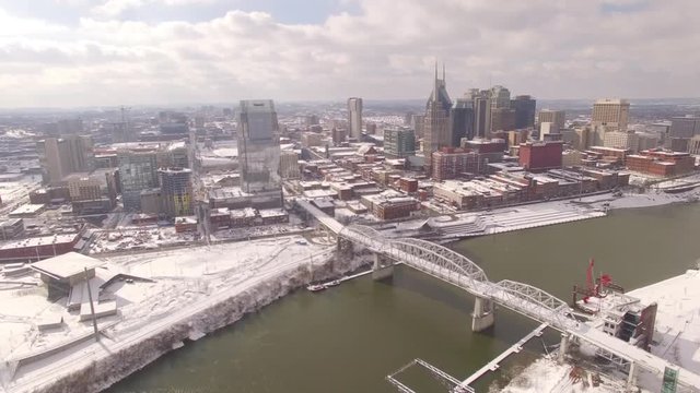 Nashville Snow- Slow move up of skyline and river