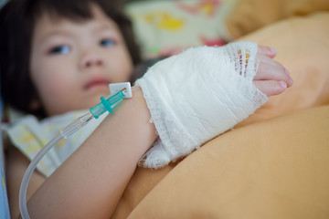 hand of child, Sodium Chloride Solution for Intravenous, The brine, Medical treatment, saline intravenous, Hospitals use a saline