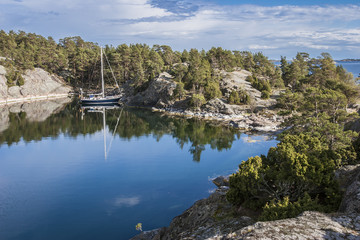 Segelyachten im Stockholmer Schärengarten