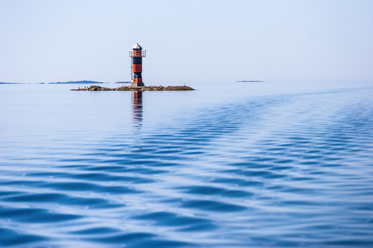 Fahrwasser mit Seezeichen in den Sch&auml;ren der Alandinseln