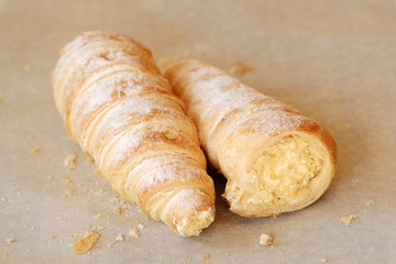 Delicious cakes with vanilla cream and sugar