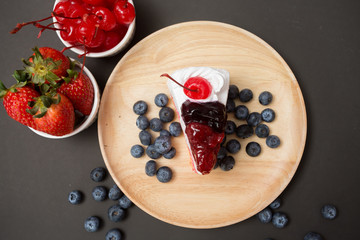 piece of cake and mix berry