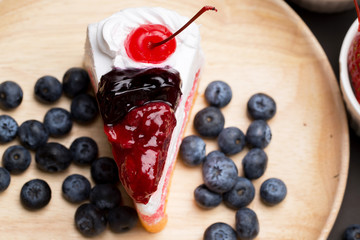 piece of cake and mix berry
