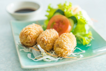potatoes fried with vegetable