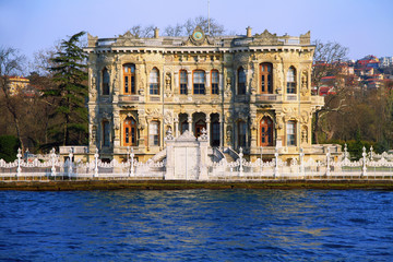 Fototapeta premium ISTANBUL, TURKEY - MARCH 25, 2012: Sultan's Palace Kyuchyuksu.