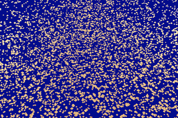 3d-Illustration von schwebenden, goldenen Pyramiden mit quadratischer Grundfläche und blauem Hintergrund