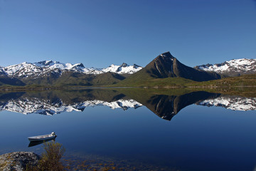 Gebirgslandschaft auf den Lofoten, Norwegen