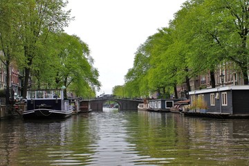 Barki na kanale w Amsterdamie - obrazy, fototapety, plakaty