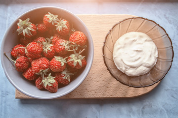 Strawberries with sour cream