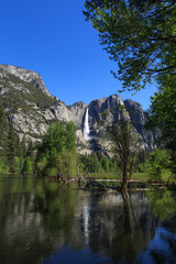 Fototapeta na wymiar Cascade Upper Yosemite Fall dans le parc national de Yosemite