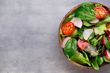 Fresh salad with baby spinach and tomato, radish und salad.