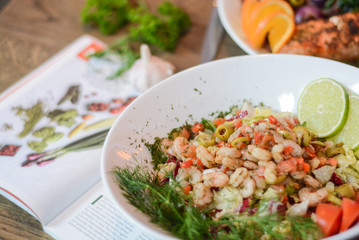 lettuce, food, leaf, green, white, bread, meal, romaine, fresh, parmesan, crouton, appetizer, dish, chicken, cheese, healthy, lunch, plate, caesar, salad, gourmet, vegetable, snack, breast, appetizing