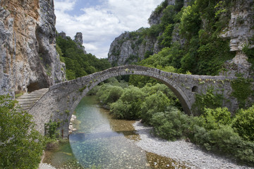 Fototapeta na wymiar Kokkori arch stone bridge landmark, Zagoria, Greece