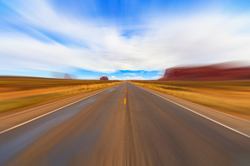 Naklejka premium Arizona desert highway with motion blur