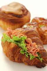 クロワッサン　サンドイッチ